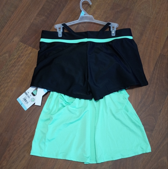 NEW 2 Piece Swimsuit - Picture 3 of 4